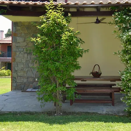 Nyaraló With View To The Sea And Forest Paliúri